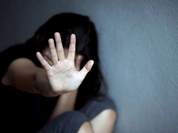 Denuncian a ebrio por gritar y lanzarle objetos a su pareja