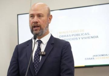 Tras polémica por viaje a EE.UU, Gobierno anuncia la destitución del gerente de BoA 