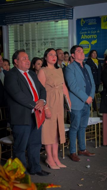Autoridades municipales presentes en el festejo