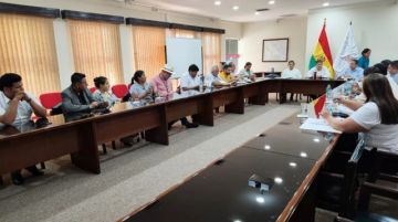 Falta de diésel: Alcaldes suscriben convenio con YPFB