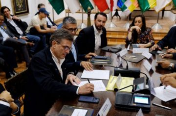 Gobierno y regiones sellan un nuevo pacto autonómico