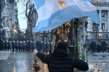 Argentina: reprimen a manifestantes frente al Congreso