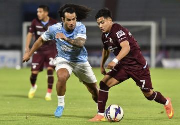 Bolívar golea a Aurora en ocho  minutos, en la noche de Velásquez 