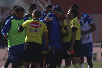 Always Ready se aleja como puntero con polémica por un penal