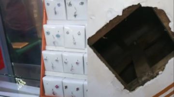 Delincuentes ingresan por el techo y atracan tres joyerías en Los Pozos de Santa Cruz