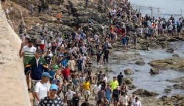 Marruecos detiene a casi 300 migrantes camino a Ceuta