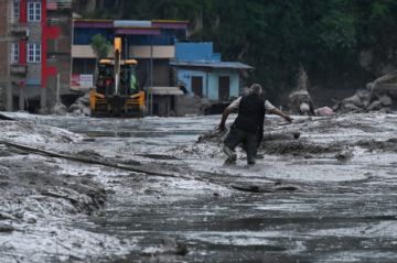 Deslaves en el Himalaya dejan casi 800 muertos