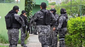 La Policía moviliza a efectivos de la unidad táctica para intervenir los bloqueos de rutas en Santa Cruz