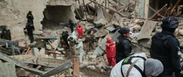 Viacha: encuentran un tercer cuerpo entre los escombros del cuartel y sube a tres la cifra de fallecidos