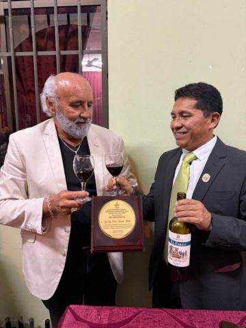 Óscar Daroca brinda con Javier Caba