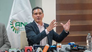 Ministro Justiniano negó despidos en el Sernap