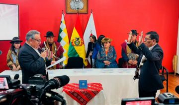 Exdirigente Roberto De la Cruz asume como rector de la Unibol Aymara