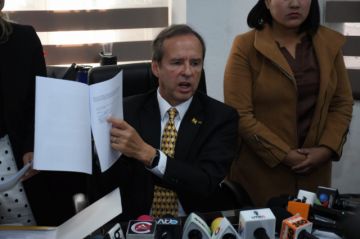 Tuto pide el Gobierno dejar la “gastadera y viajadera” y empezar a gobernar 