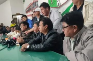 Choferes instruyen replegar el lunes todo su parque automotor en el país en rechazo al nuevo precio del diésel