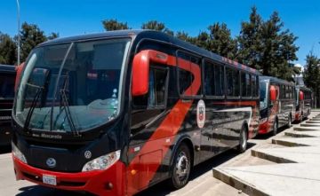 Universitarios exigen a la UAJMS de Tarija poner en circulación sus buses ante la crisis de transporte