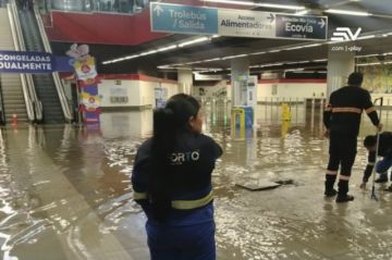 Fuerte lluvia causa inundaciones en Quito