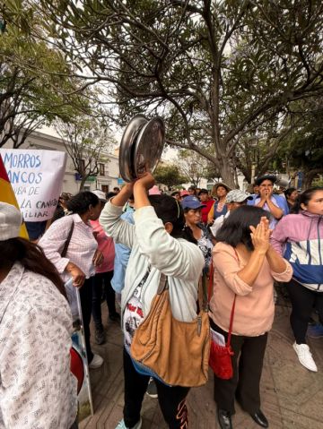 Cacerolazo reclama por el alza de la canasta familiar