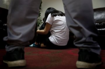 Lo condenan por violar a su hijastra de 13 años