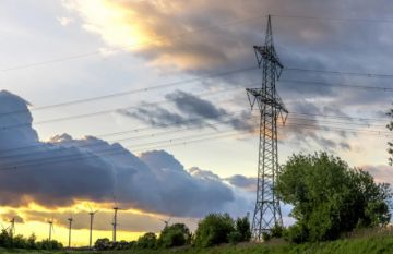 Colombia reanuda venta de energía eléctrica a Ecuador