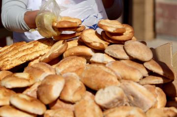 La Paz: Amonestan a 25 puestos que vendían el pan a Bs 1