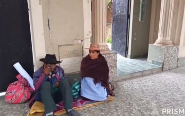 Familia de Sucre mantiene vigilia en Tarija para recuperar su camión retenido por Dircabi