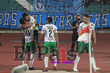 Postales del partido entre Real Tomayapo y Bolívar 