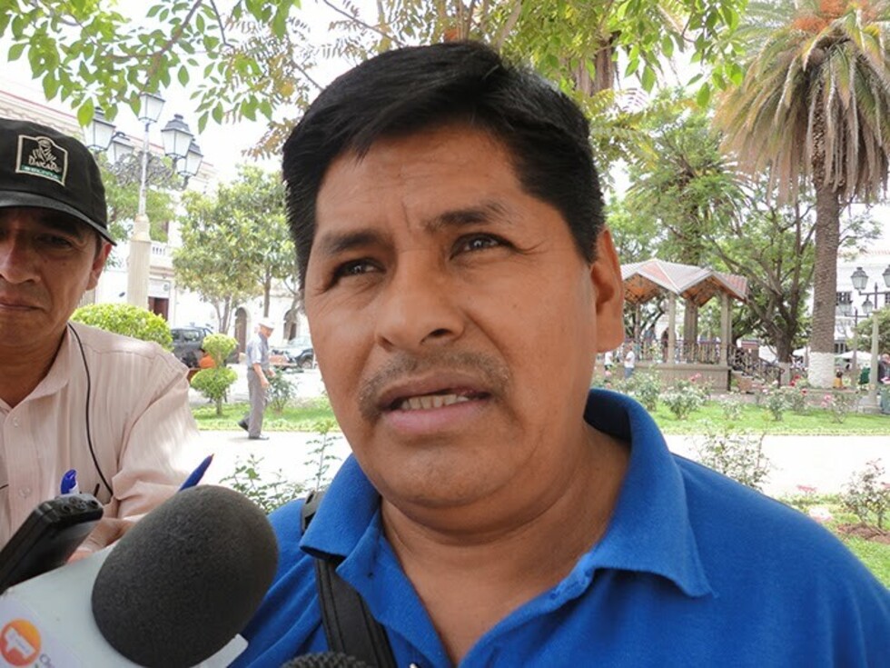 Se busca jefe de la oposición para hacer política