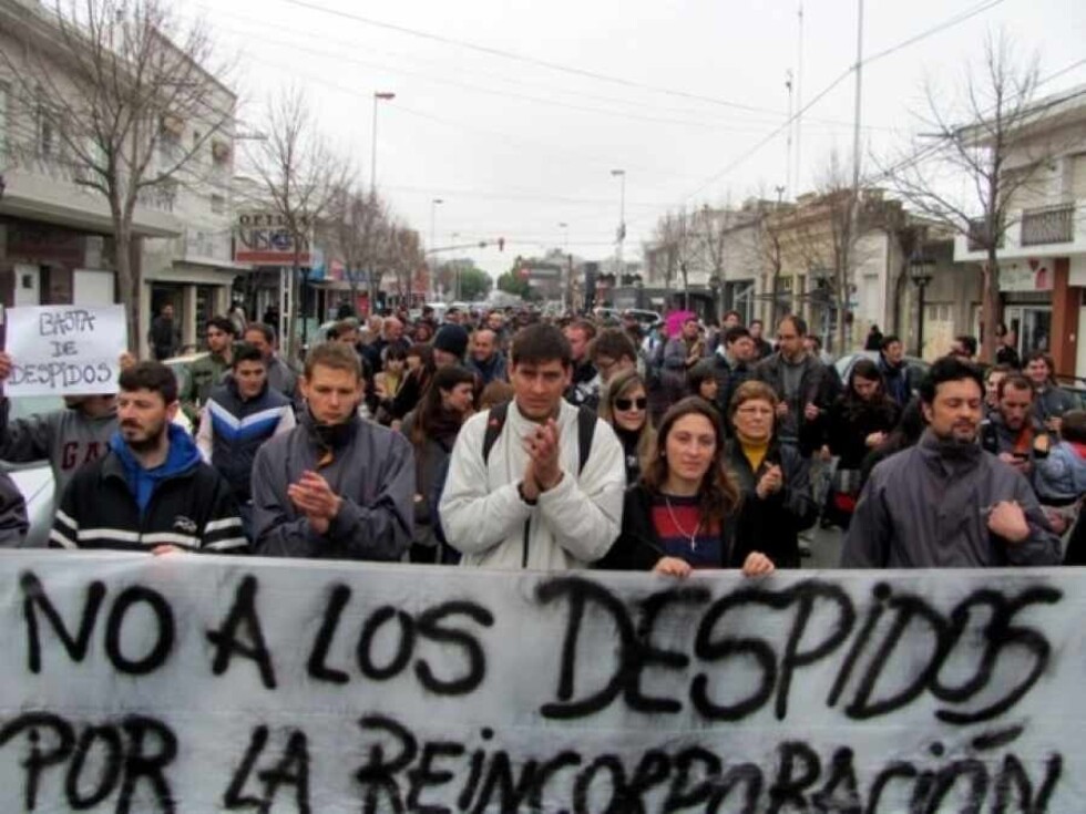 Precariedad del empleo público facilita despidos en Argentina