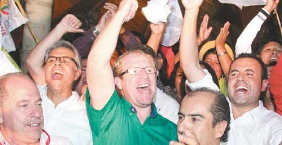 2016, Oliva en el alambre