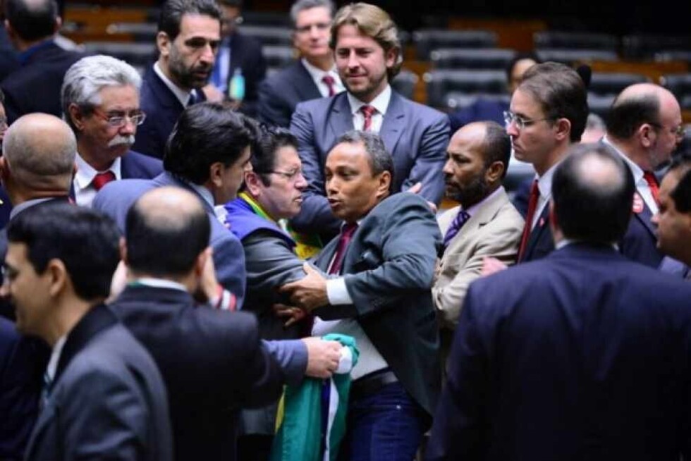 Corrupción acumulada en la historia estalla en Brasil