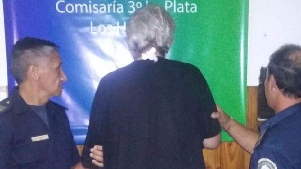Mató a machetazos a su mamá e hirió al padre