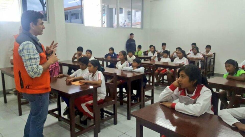 Alcalde entrega paquete de mobiliario escolar a nueva unidad educativa Humberto Porto Carrero