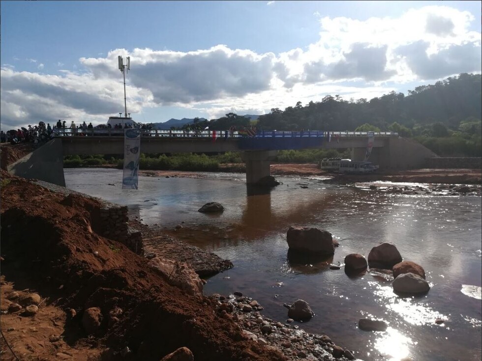 Presidente entrega un puente, viviendas y antenas de Entel en municipio Entre Ríos de Tarija