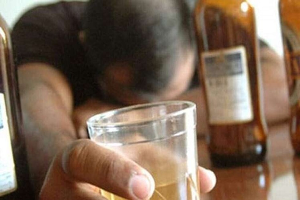 Mueren 68 personas por beber alcohol adulterado