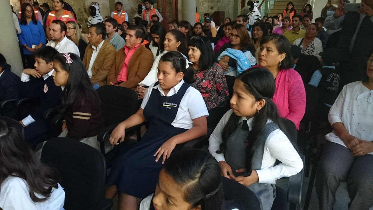 Rodrigo Paz posesionó ayer a las nuevas Autoridades Municipales Infantiles