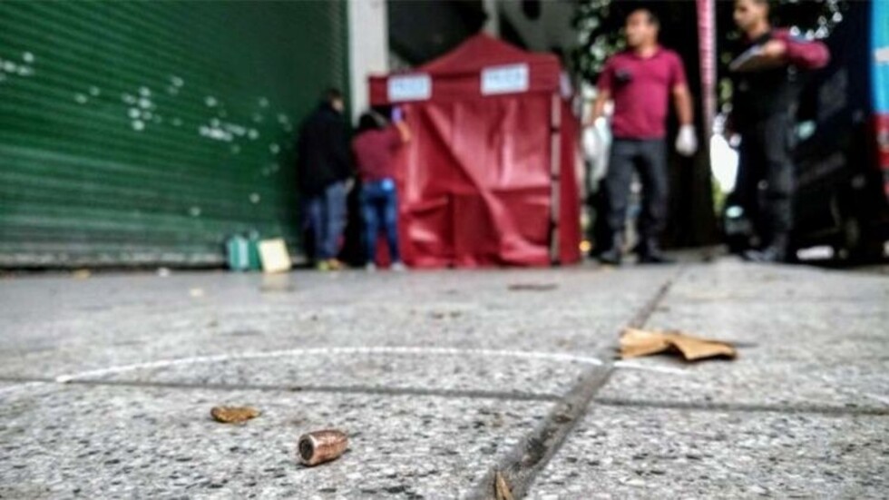 Caminaba por la calle y lo asesinaron a tiros