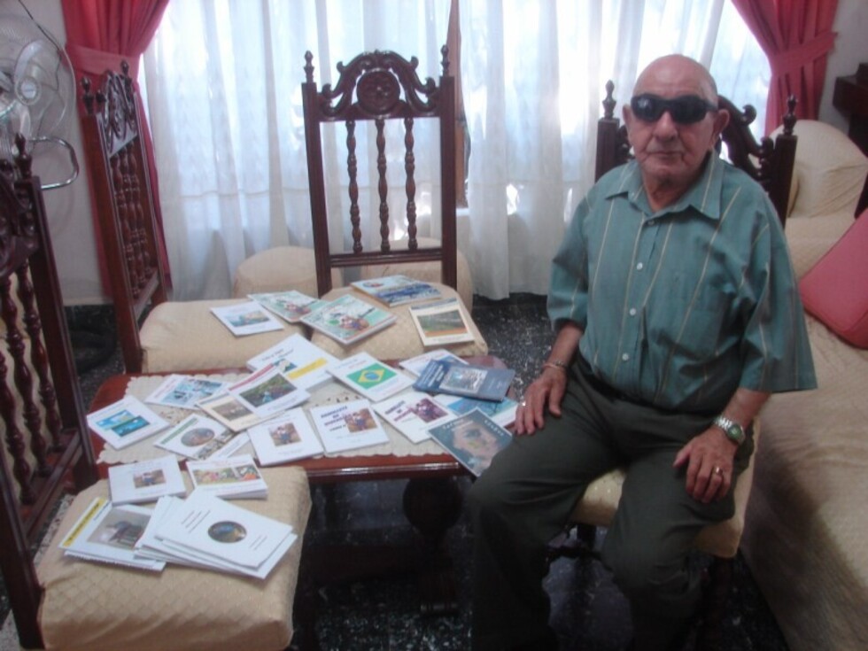 Heby Ponce, el dentista que abrazó las letras