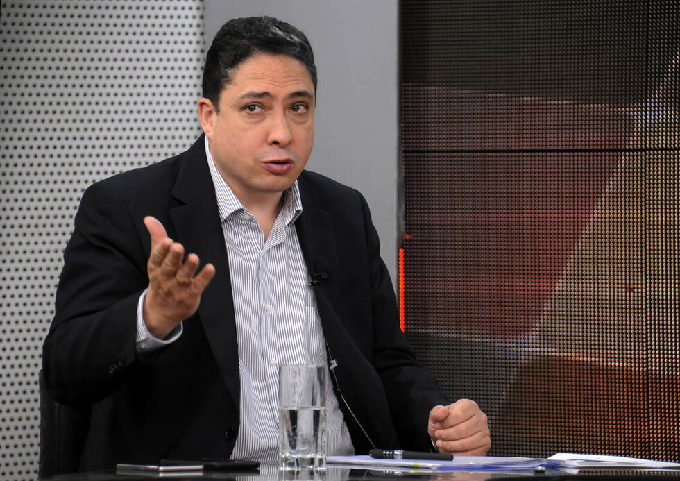 Arce pide a los nuevos notarios ética en su trabajo