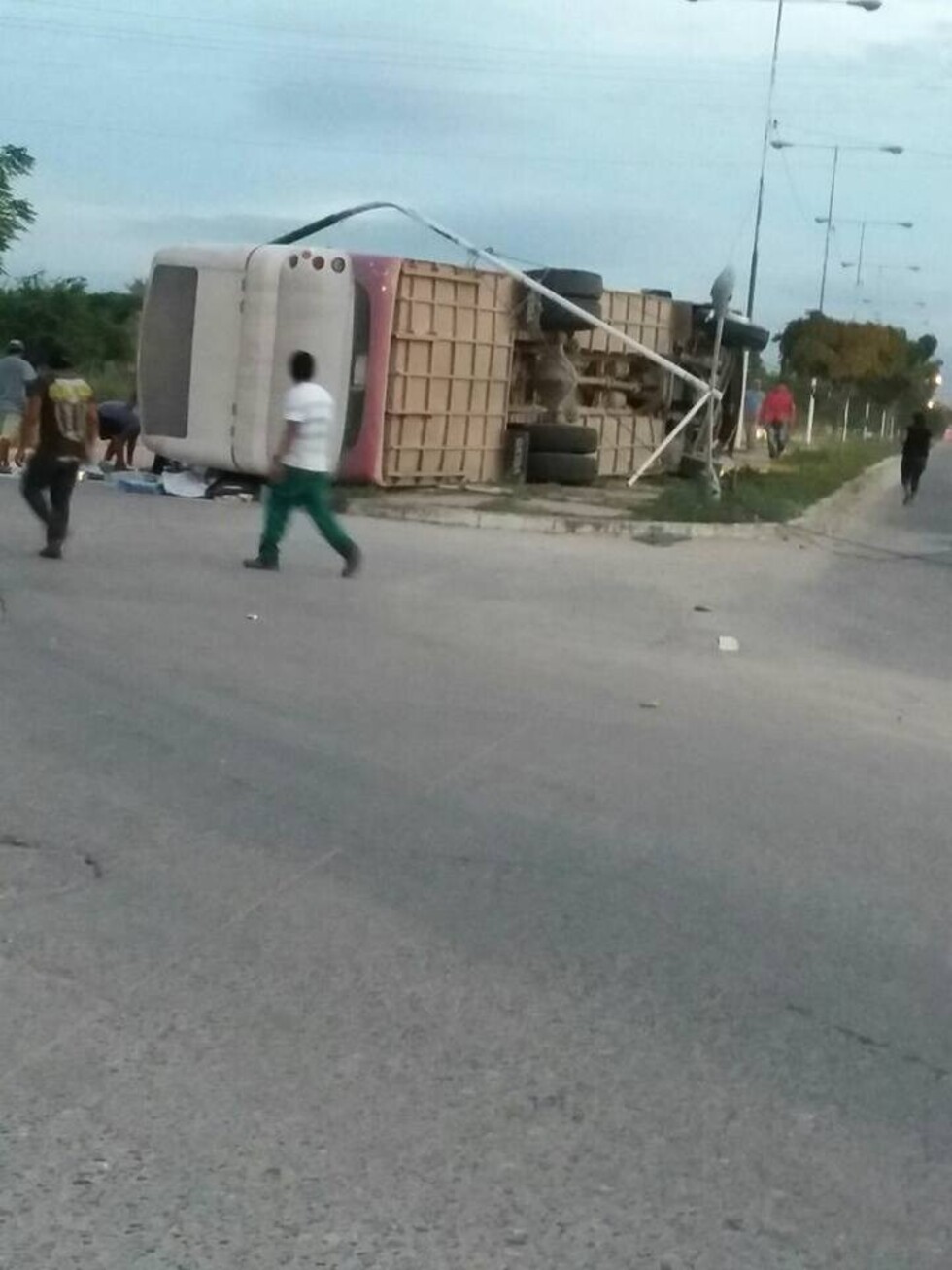Flota Trans Narváez vuelca y conductor será cautelado