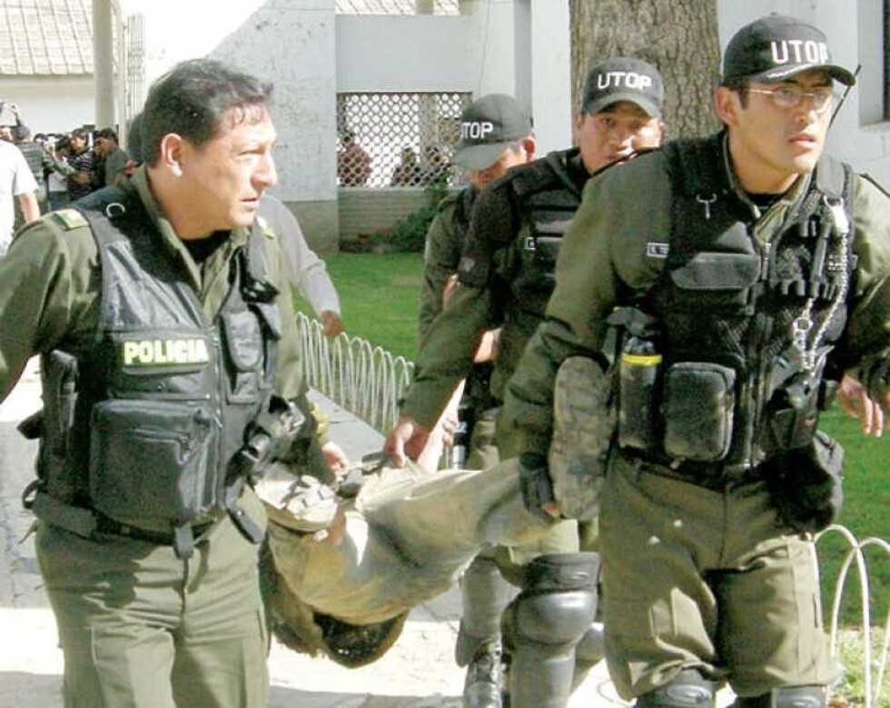 Lincharon a tres policías y fueron condenados