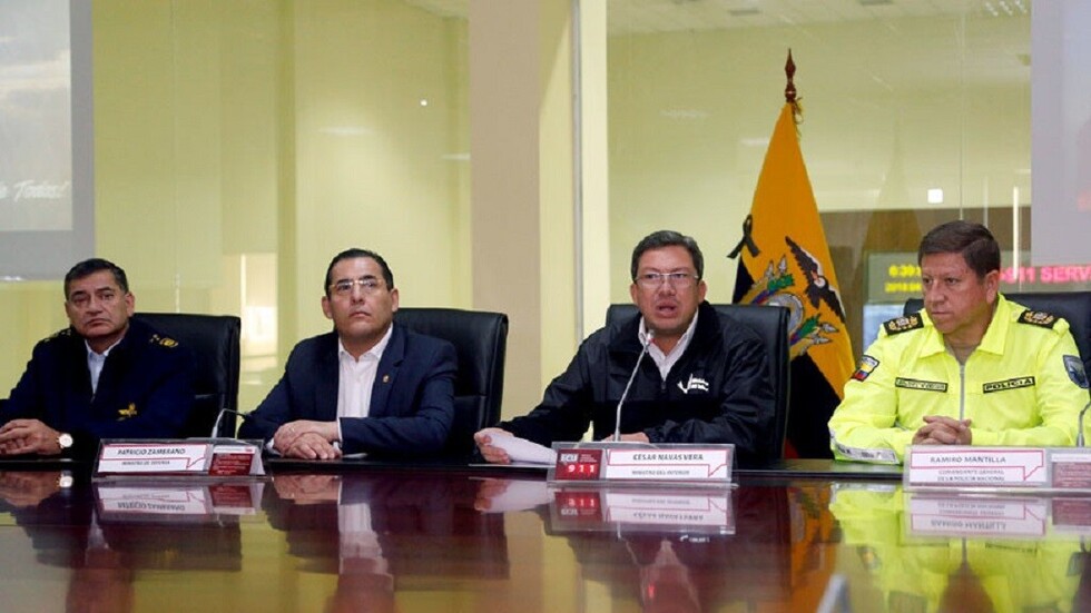 Ecuador: Renuncian ministros del Interior y Defensa en medio de fuerte situación en la frontera