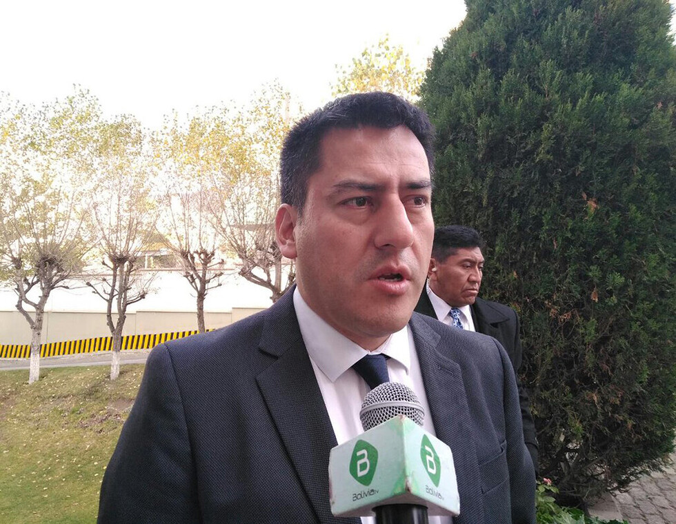 Zavaleta descarta honores para Luis García Meza