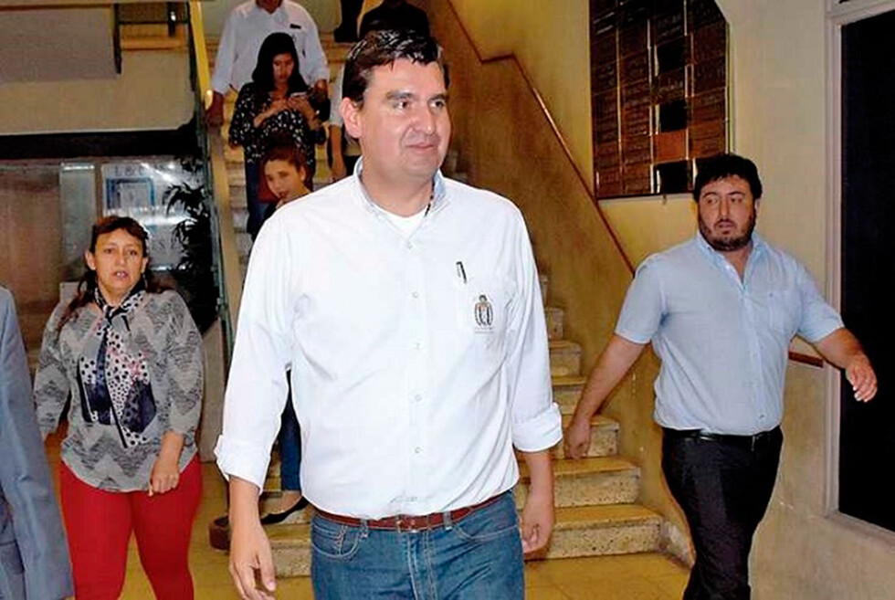 Alistan entrega de firmas para revocar a Rodrigo Paz