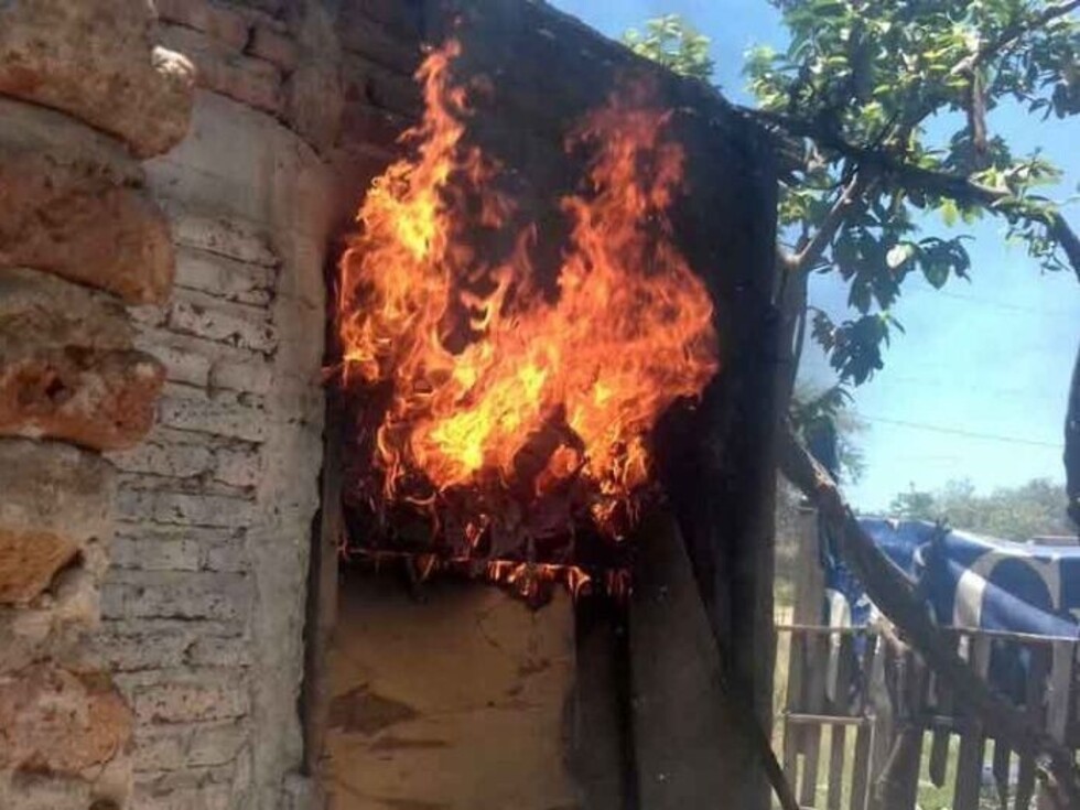 Murió una mujer que fue quemada viva por su pareja