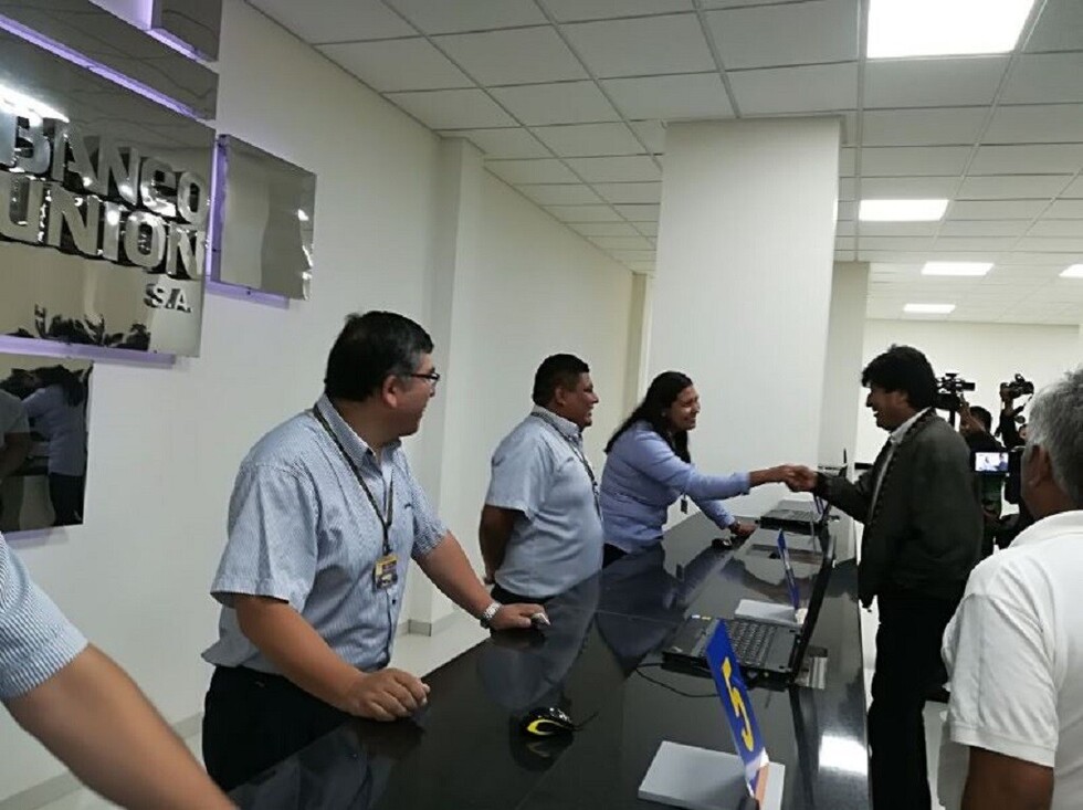 Presidente entrega moderno edificio para el Banco Unión en Yacuiba
