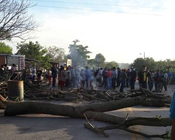 Macharetí radicalizan bloqueo en ruta Santa Cruz-Yacuiba