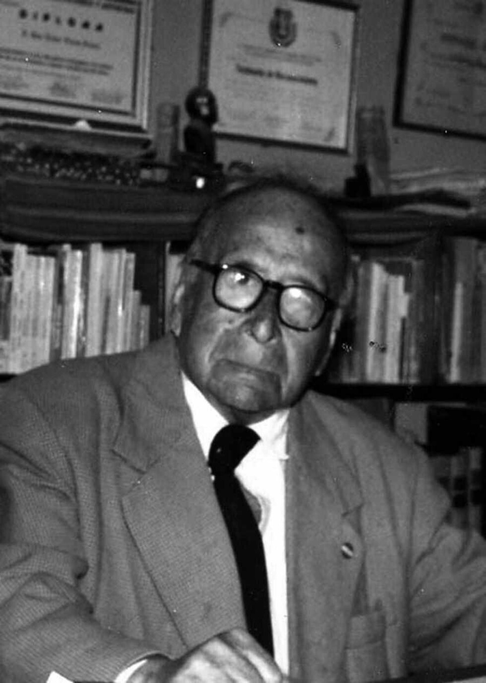 Víctor Varas Reyes, biógrafo,  pedagogo y folklorista tarijeño