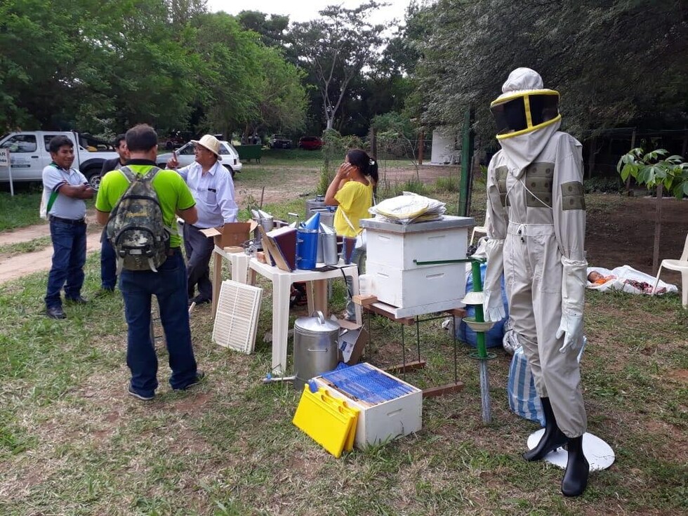 Destacan ley a favor de los productores de miel
