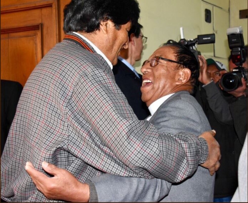Morales se reúne con el cardenal Ticona en La Paz