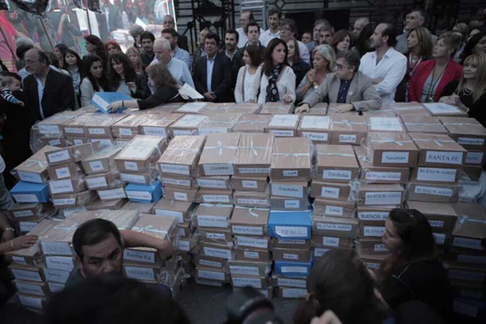 Maduro posterga la reconversión monetaria